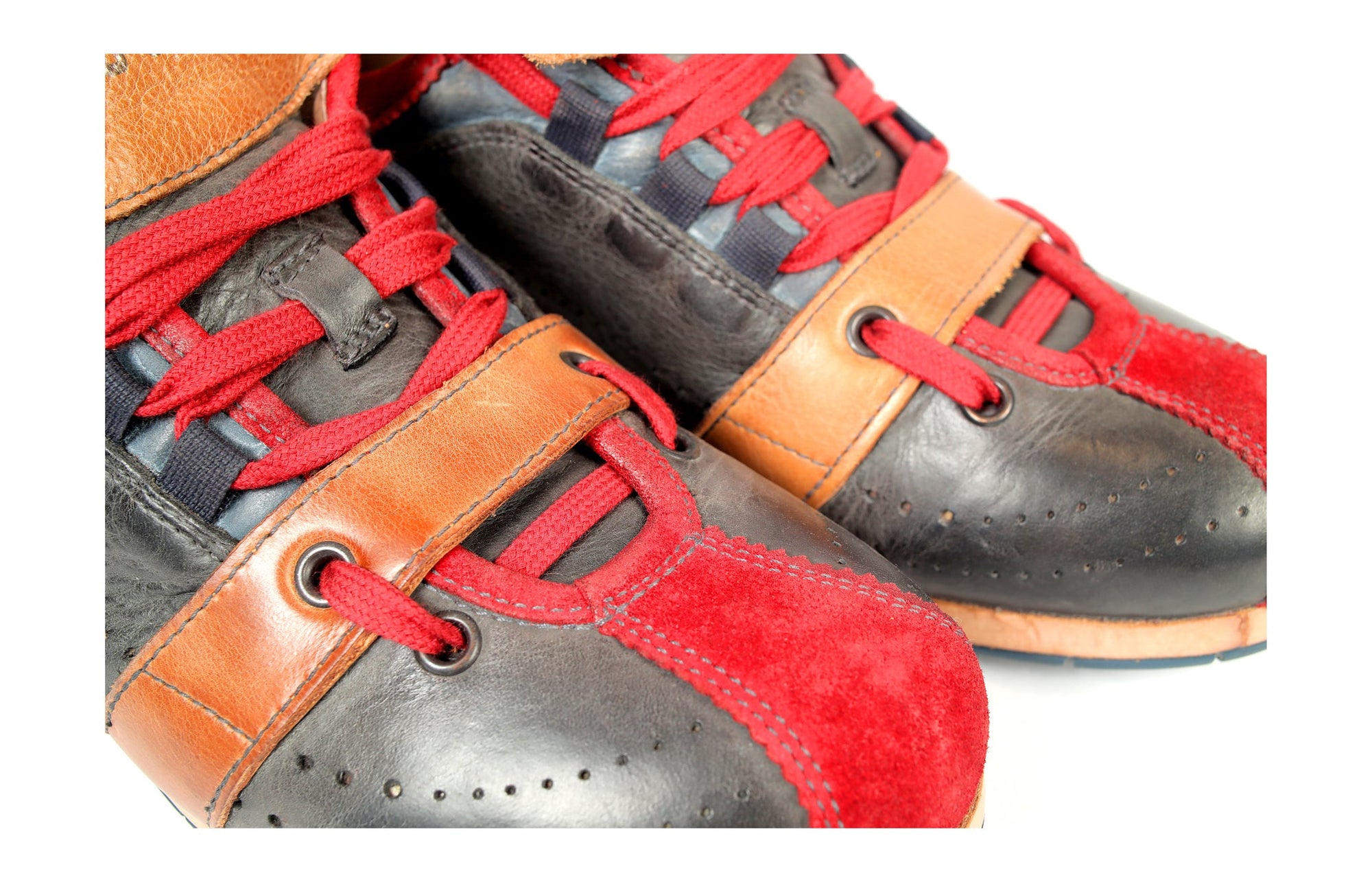 KAMO-GUTSU SNEAKERS (RED/BLACK)